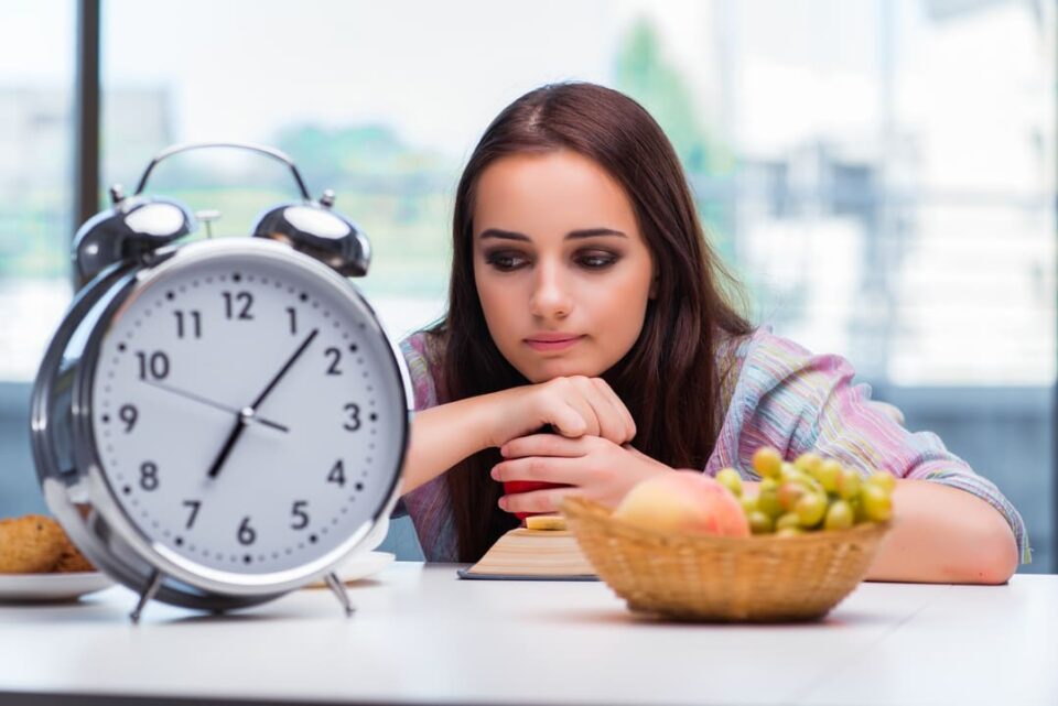 What is the best time of day to eat in Ayurveda?
